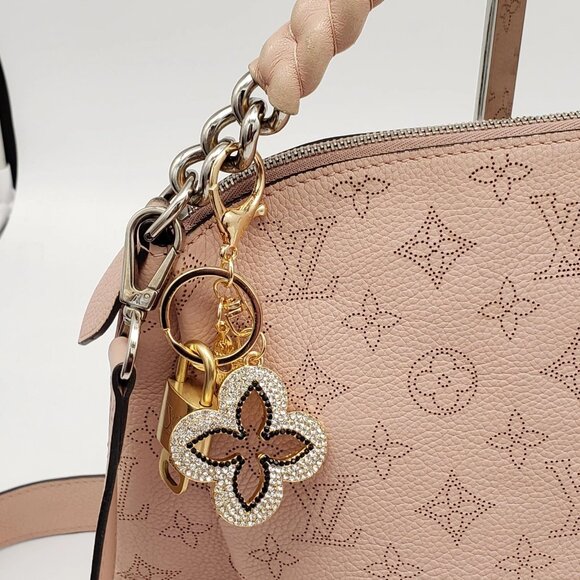 Authentic Louis Vuitton GoldLock & Key with Unbranded Clover Flower Charm - Picture 3 of 10